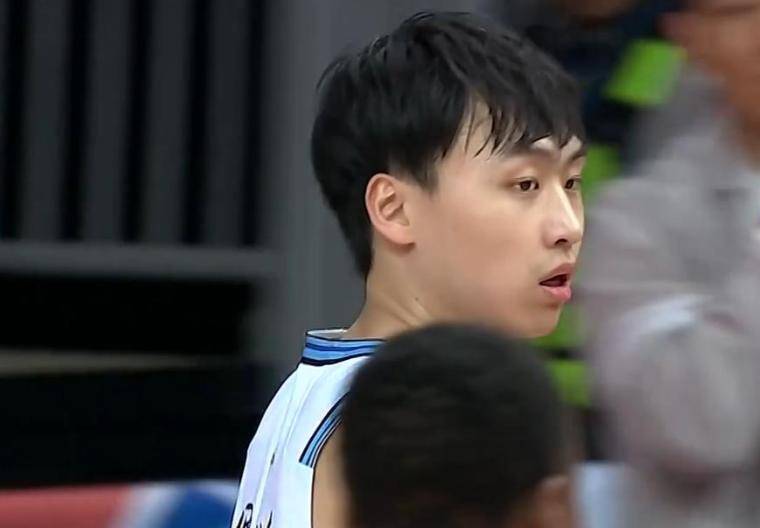 爱游戏官方网站-CBA最辛苦8人！廖三宁排第四，神投手排第八，榜首接近打满全场