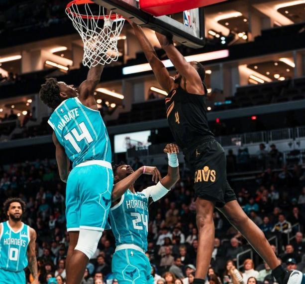 爱游戏官方网站-榜眼单节17分带不动鲍尔15中1，米切尔24+6+8失误，骑士力克黄蜂