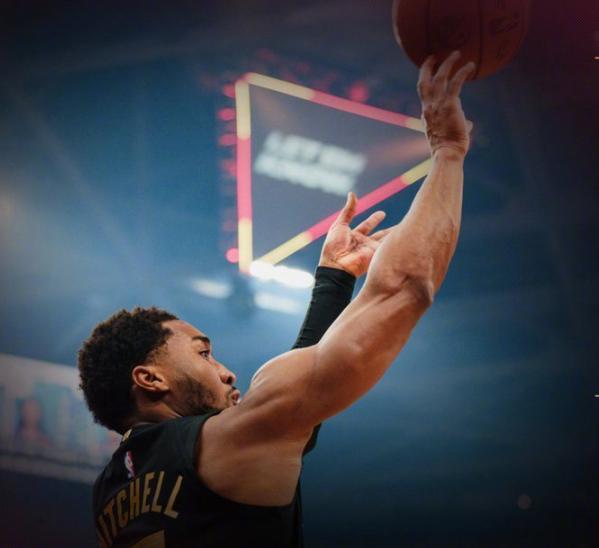 爱游戏官方网站-榜眼单节17分带不动鲍尔15中1，米切尔24+6+8失误，骑士力克黄蜂