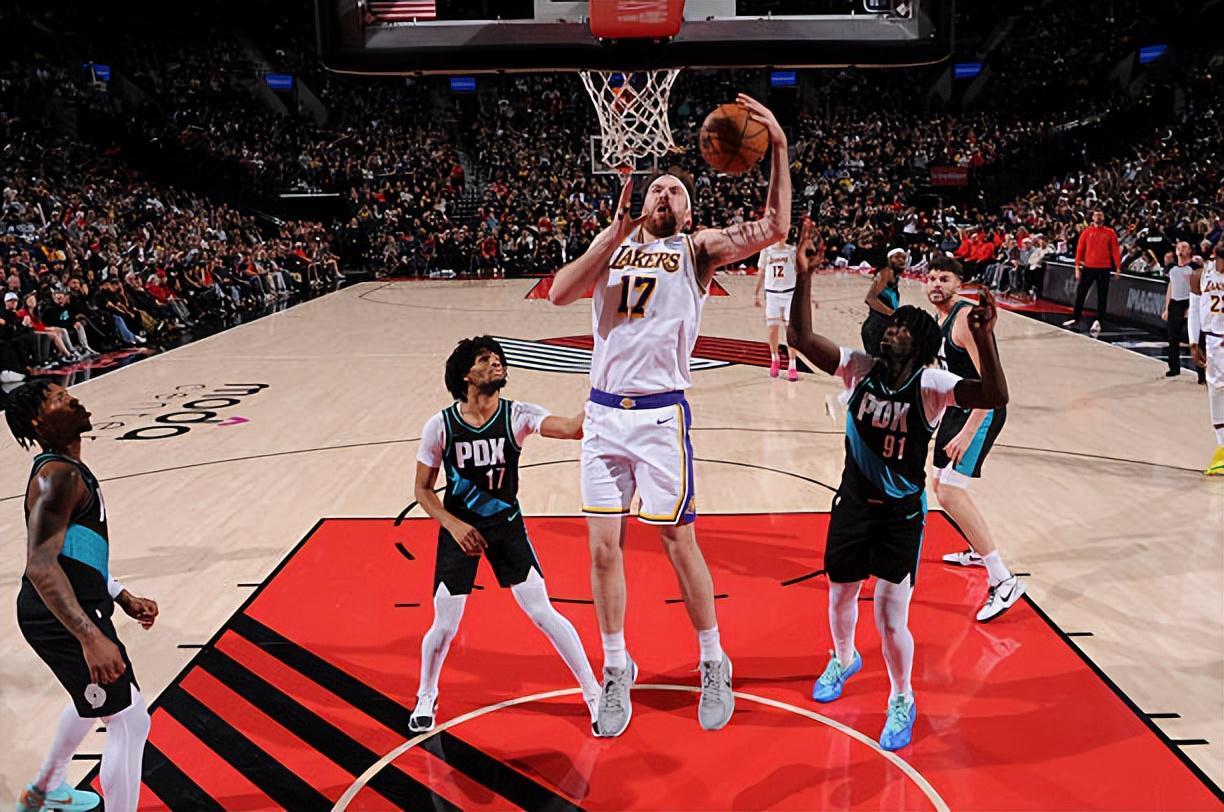 爱游戏登录入口-得分能力确实相当出色，内线新星的出场给湖人带来了新的变化？