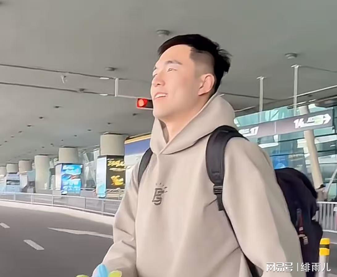 爱游戏官方入口-两连败后！广东队变阵，杜锋召回张文逸，挤走徐杰，取代陈家政！