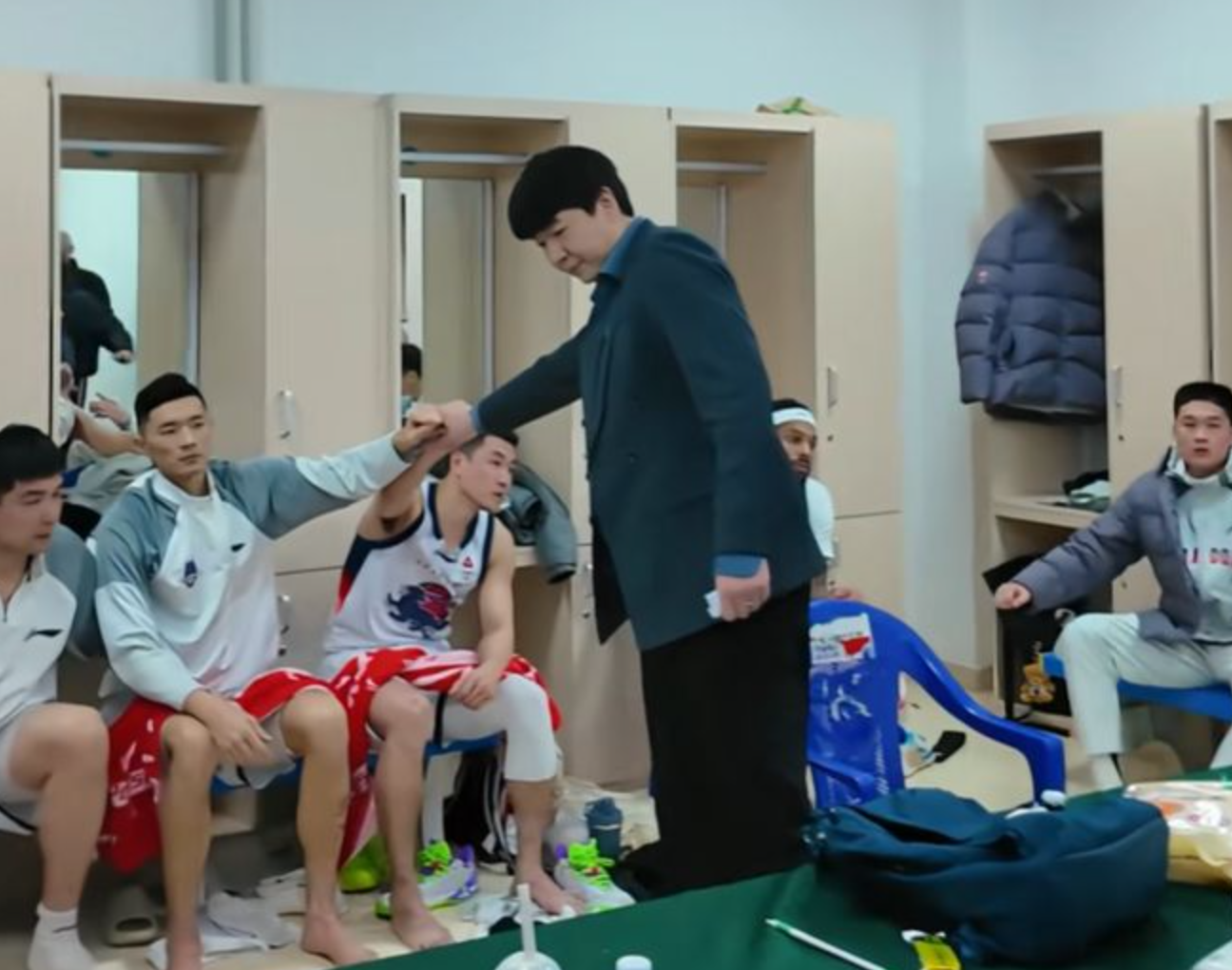 爱游戏app下载-赢辽宁5分！山东队连续庆祝，邱彪更衣室讲话内容曝光