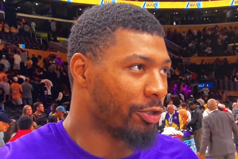 爱游戏官方入口-斯马特谈季后赛：我们明白我们全队必须团结在一起