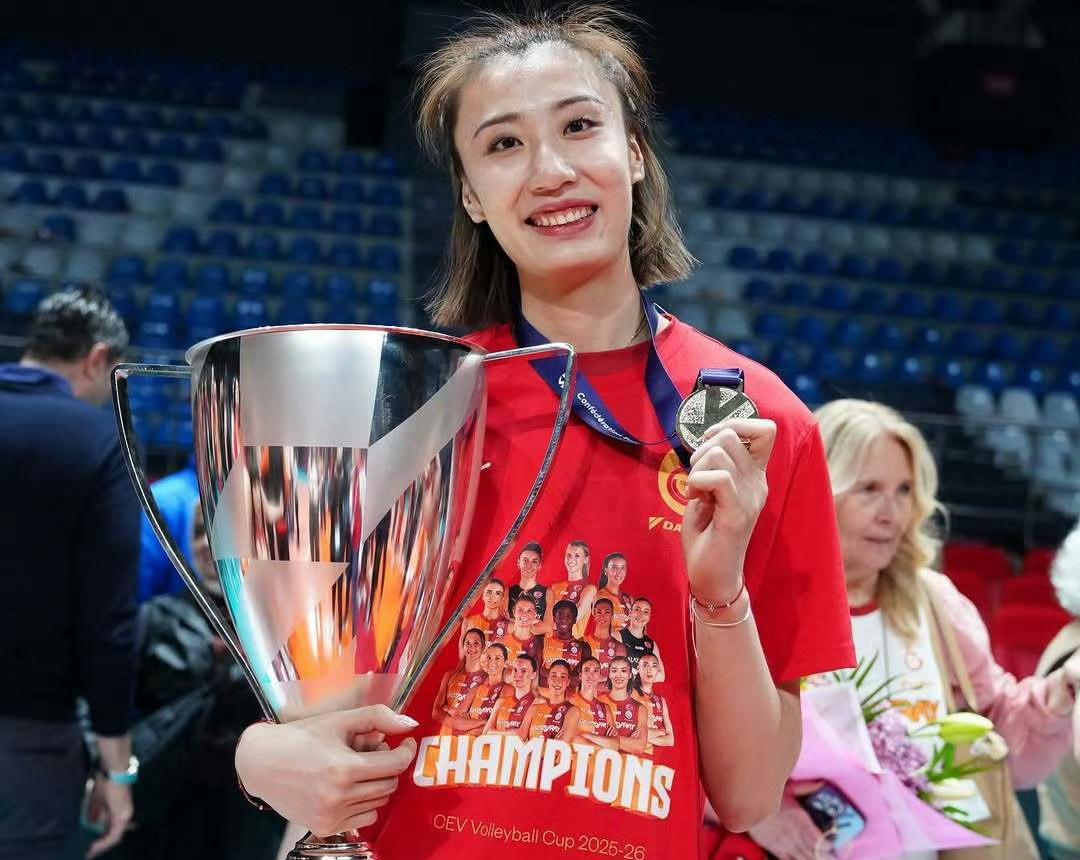 拦网第1!中国女排28岁1米95王牌留洋进化:接替袁心玥当副攻支柱